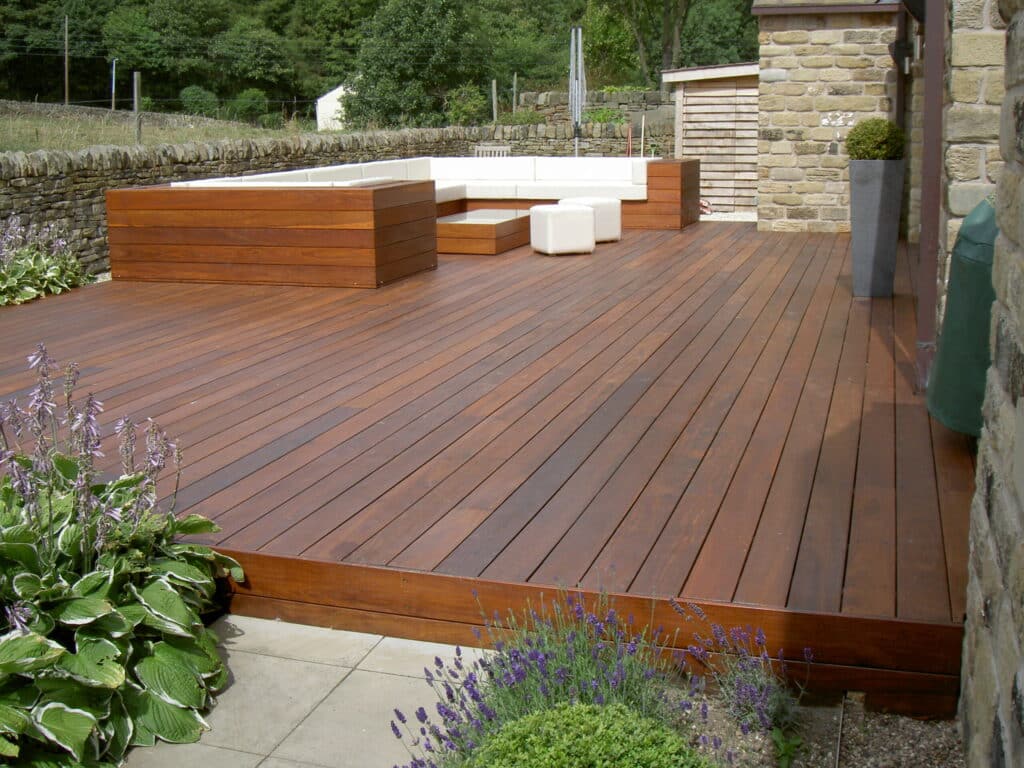 🌿 Nettoyage de terrasse bois et composite à La Baule : profitez du crédit d’impôt et préparez les beaux jours