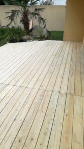 terrasse en cours de nettoyage