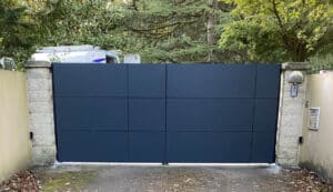 Portail aluminium et trespa sur mesure - Mayenne