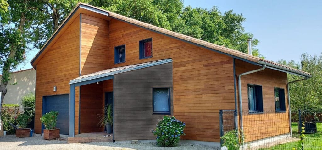 🌲 Nettoyage de Bardage Bois : Conservez l’Éclat Naturel de Votre Façade