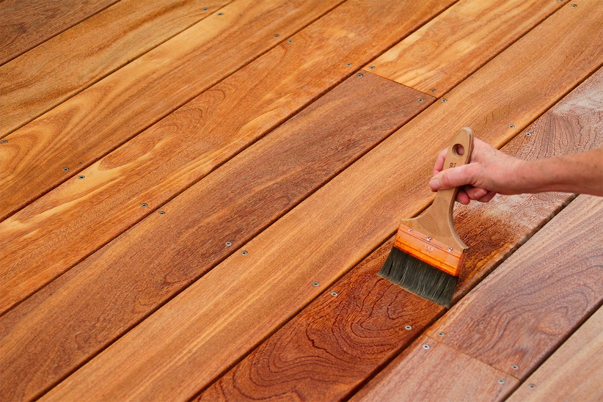 dégriser et appliquer produit sur terrasse bois-Mayenne