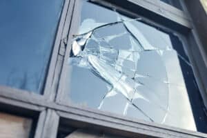 vitre cassé, effraction - Mayenne