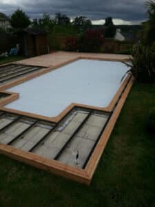 habillage en terrasse bois d'un entourage de piscine-Mayenne - Laval