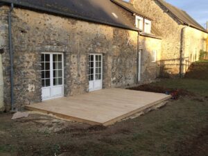terrasse en acacia robinier à Laval Mayenne