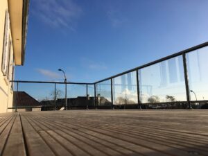 terrasse exotique maçaranduba mayenne et main courante alu verre laval