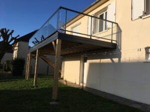 terrasse sur pilotis bois Mayenne laval et escalier terrasse