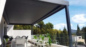 Pergola bio climatique fermée