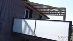 Pergola sur mesure en bois posée sur terrasse bois Laval - Mayenne