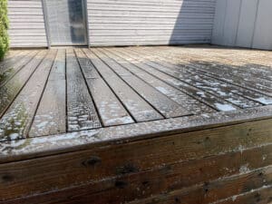 Savon et nettoyage sur terrasse bois douglas Mayenne
