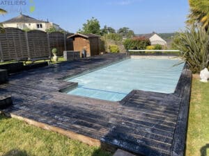 Terrasse bois avant lavage et dégrisage - Mayenne