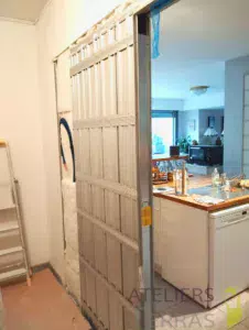 Pose châssis sur mesure placo avec porte coulissante Mayenne