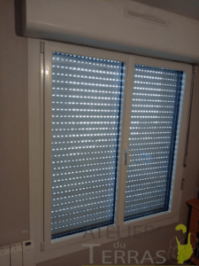 Pose d'une fenêtre en PVC blanc avec volet roulant Mayenne