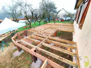 Terrasse bois sur mesure sur poteaux Mayenne