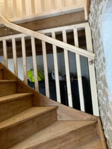 Main courante en bois à Mayenne