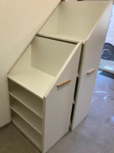 Meuble sur mesure sous escalier coulissant Mayenne