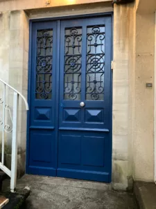 Porte en bois fabriquée sur mesure Mayenne